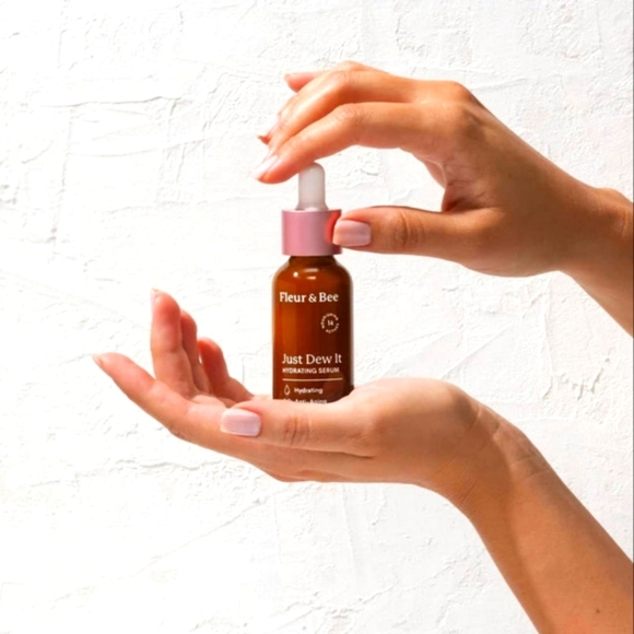 NIB Fleur & Bee Just Dew It Hydrating Anti-Aging Serum 1.0 fl oz - Picture 3 of 3